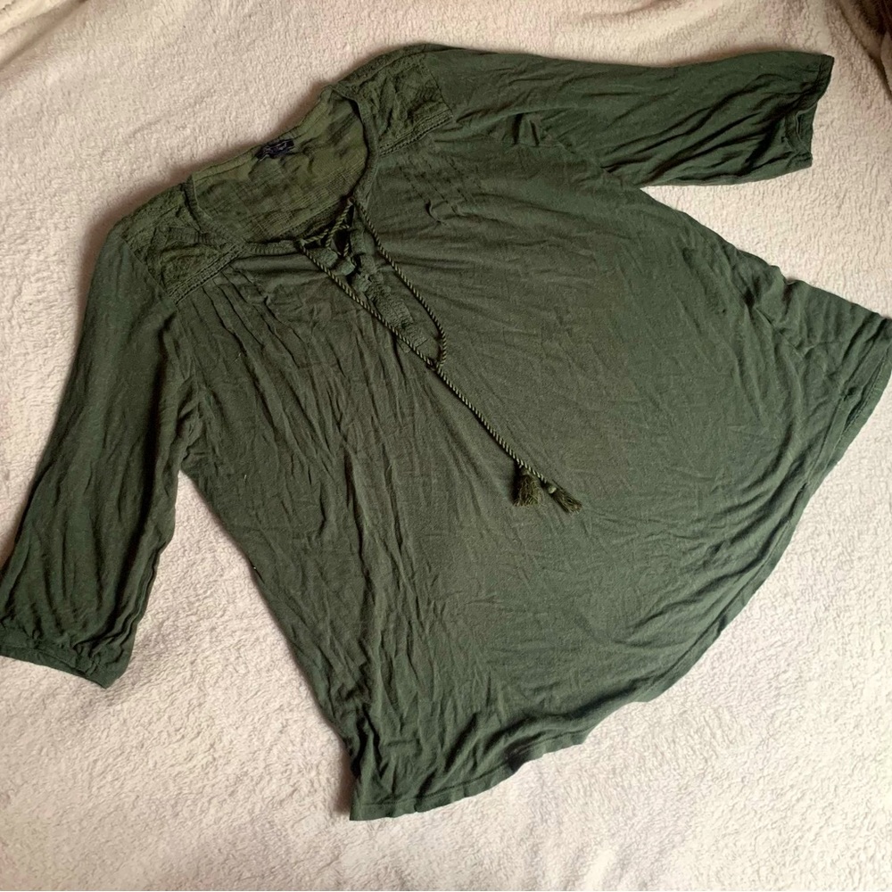 Loose fitting light sweater shirt